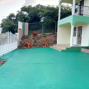 zeus-guesthouse.comcaribbean.com/