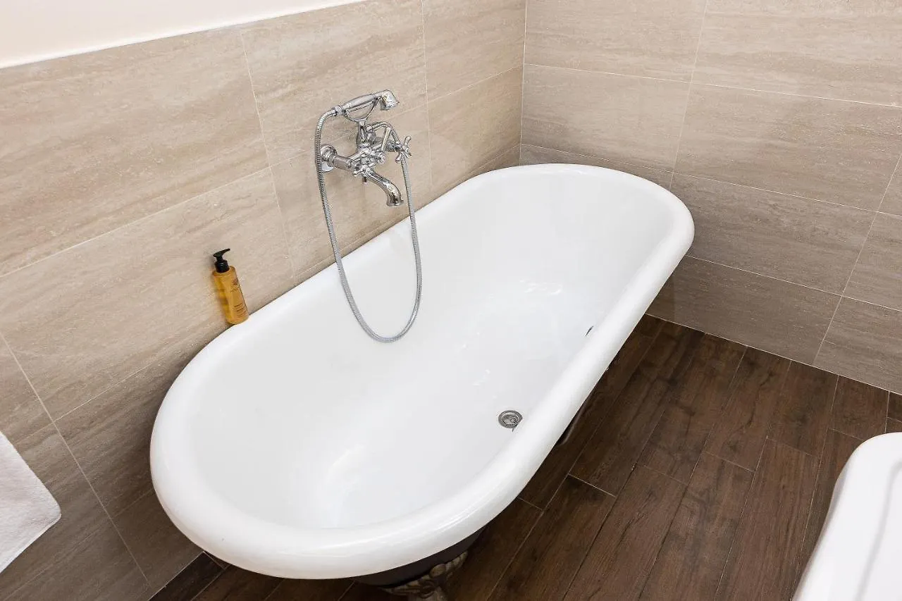 Spa Apartment Via Barberini Rome