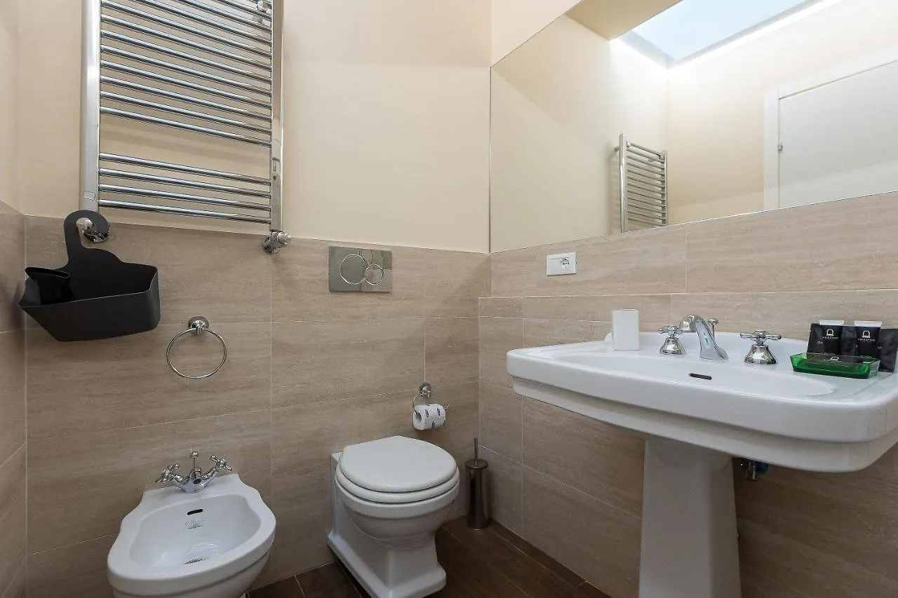 Spa Apartment Via Barberini Rome 0*,