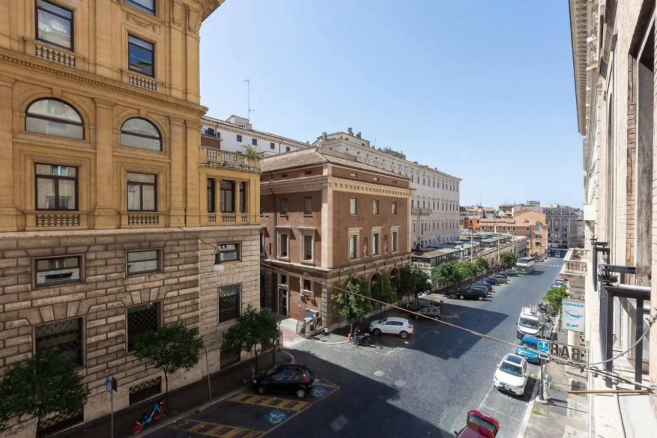 Spa Apartment Via Barberini Rome
