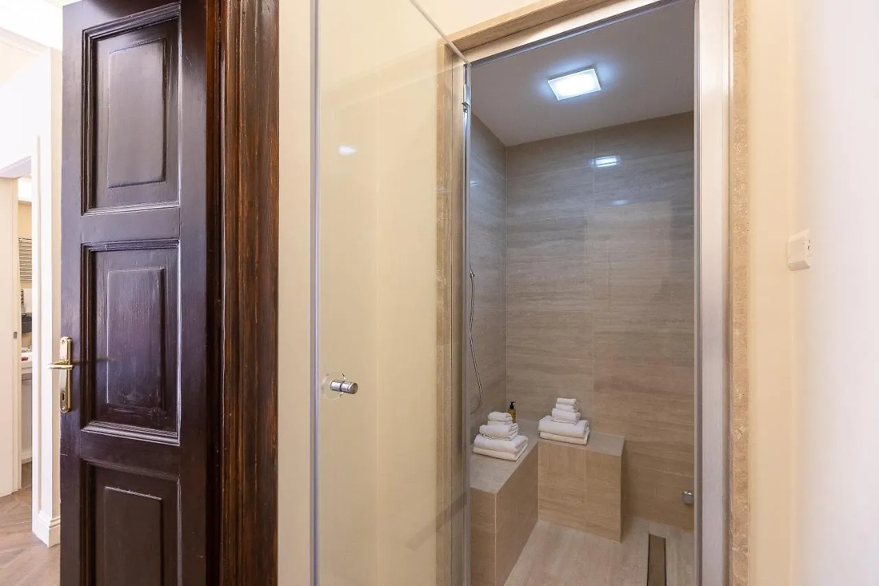 Spa Apartment Via Barberini Rome Italy