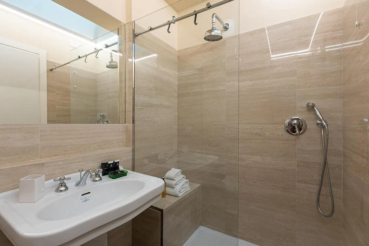Spa Apartment Via Barberini Rome