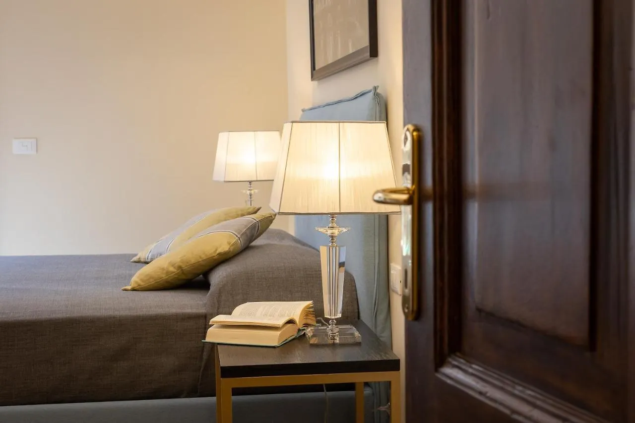 Spa Apartment Via Barberini Rome