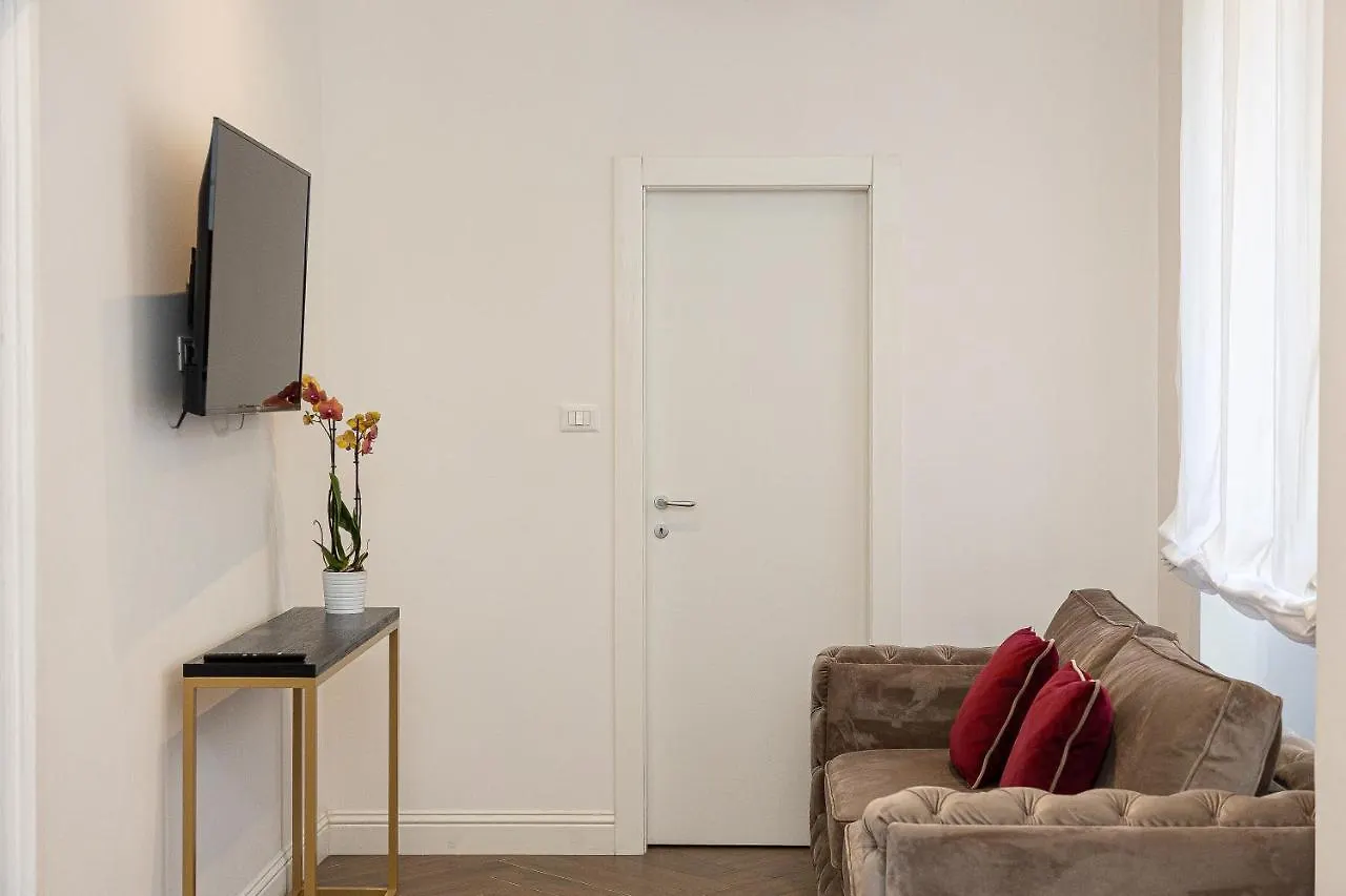 Spa Apartment Via Barberini Rome