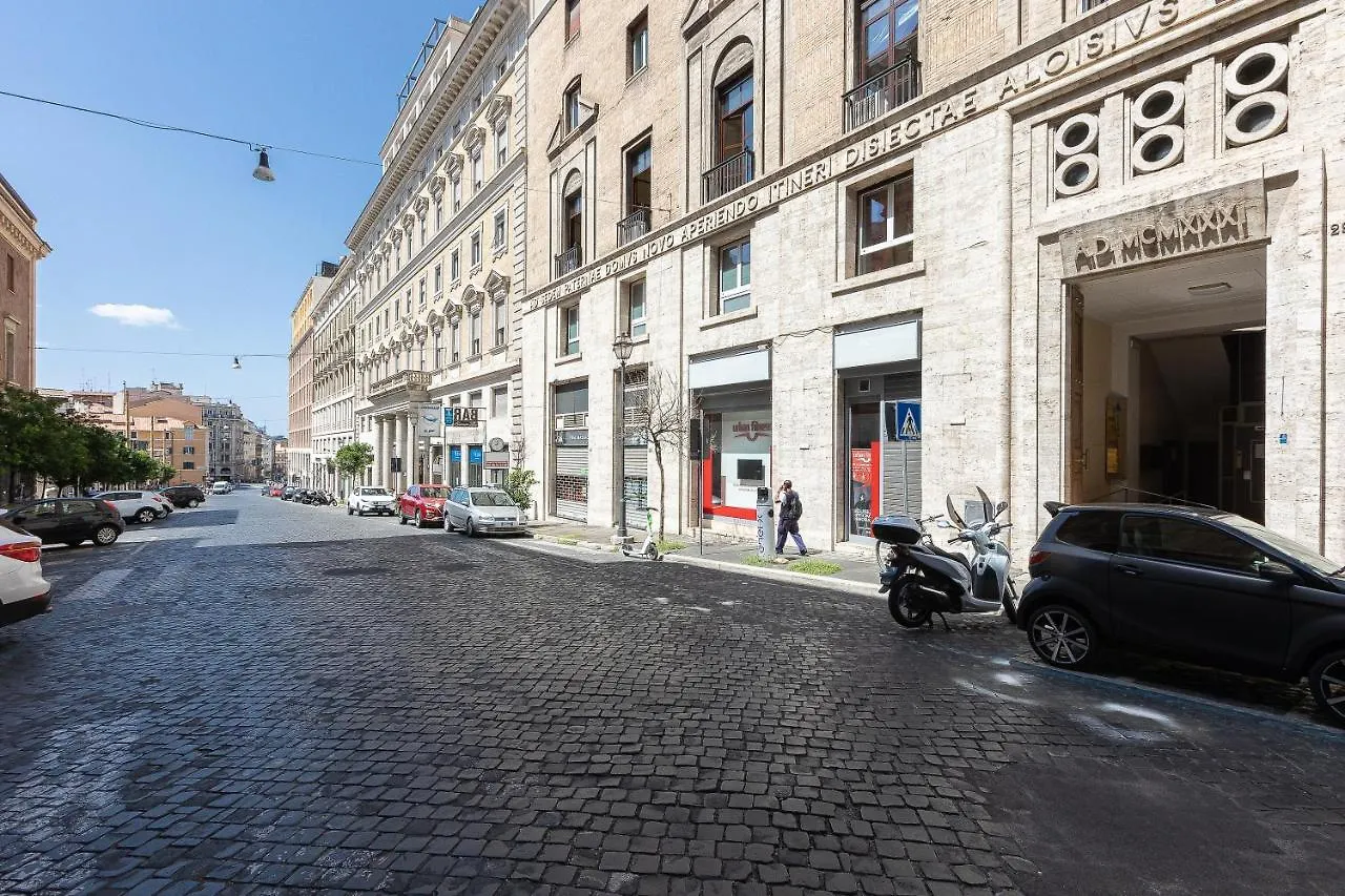 Spa Apartment Via Barberini Rome