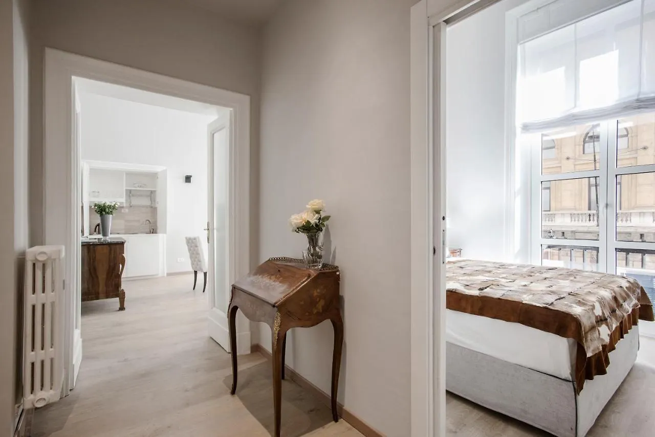 Spa Apartment Via Barberini Rome Italy