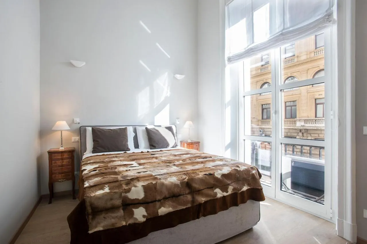Spa Apartment Via Barberini Rome