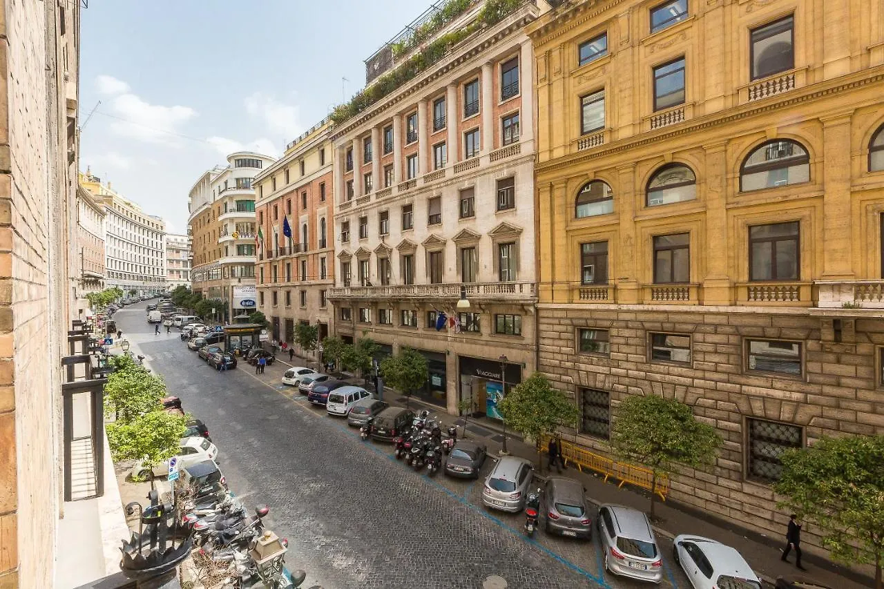 Spa Apartment Via Barberini Rome Italy